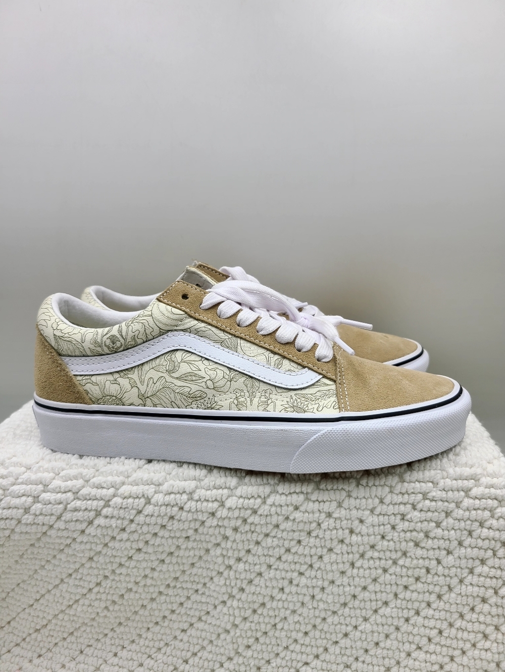 Vans Floral Sidewall Old Skool Sneakers in Beige and White UNISEX